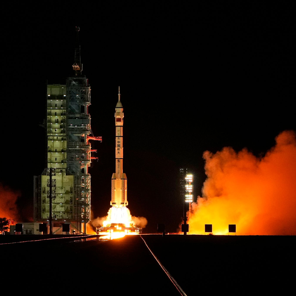 Die Raumfahrer sollen im All Experimente und Instandhaltungsarbeiten durchführen.  - Foto: Ng Han Guan/AP