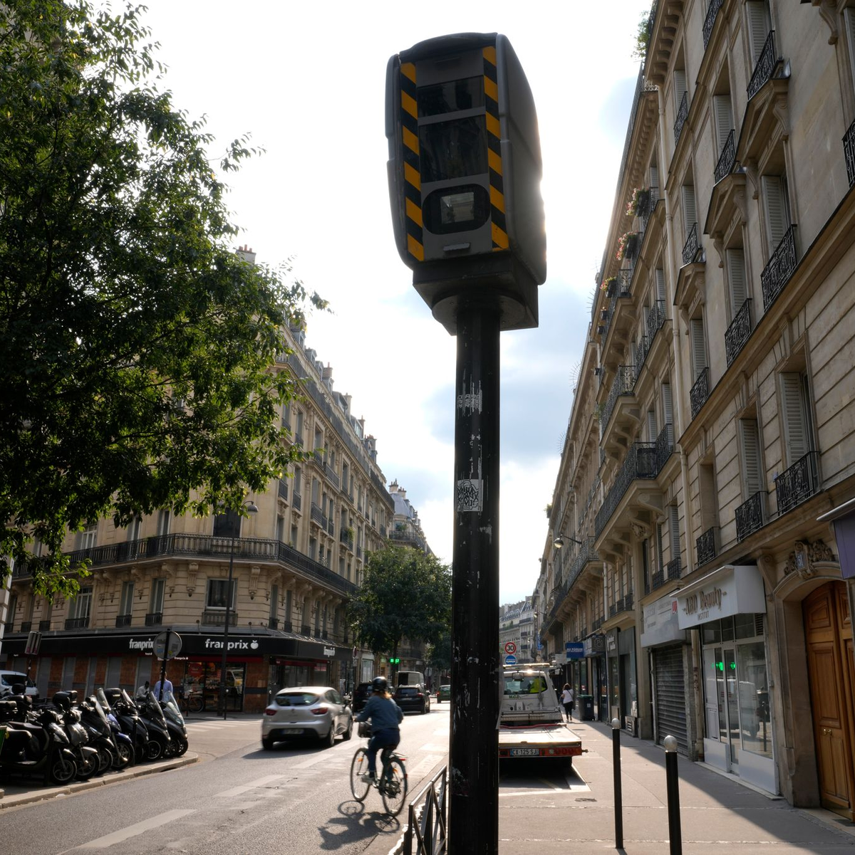 Frankreichs Automobilklub vermutet hinter dem Hochrüsten der Radarfallen staatliche Abzocke (Archivbild). - Foto: Francois Mori/AP/dpa