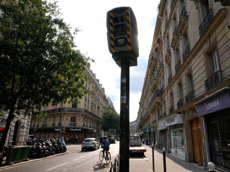 Frankreichs Automobilklub vermutet hinter dem Hochrüsten der Radarfallen staatliche Abzocke (Archivbild). - Foto: Francois Mori/AP/dpa