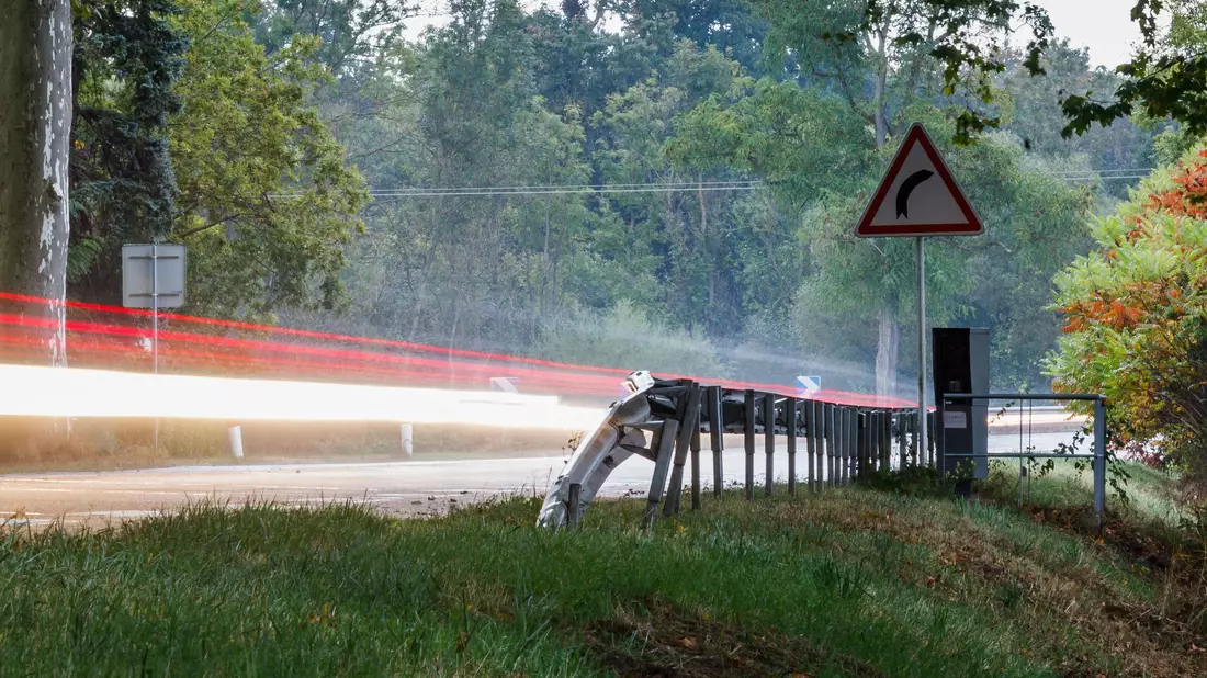 Die fest installierten Blitzer an Frankreichs Straßen sind oft Zielscheibe von Vandalismus (Archivbild). - Bild: Philipp von Ditfurth/dpa