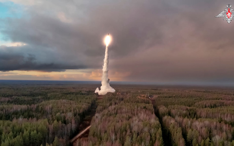 Mit einem Atommanöver mitten im Krieg will Russland Stärke demonstrieren. - Foto: Uncredited/Russian Defense Ministry Press via AP/dpa Mit einem Atommanöver mitten im Krieg will Russland Stärke demonstrieren. - Foto: Uncredited/Russian Defense Ministry Press via AP/dpa