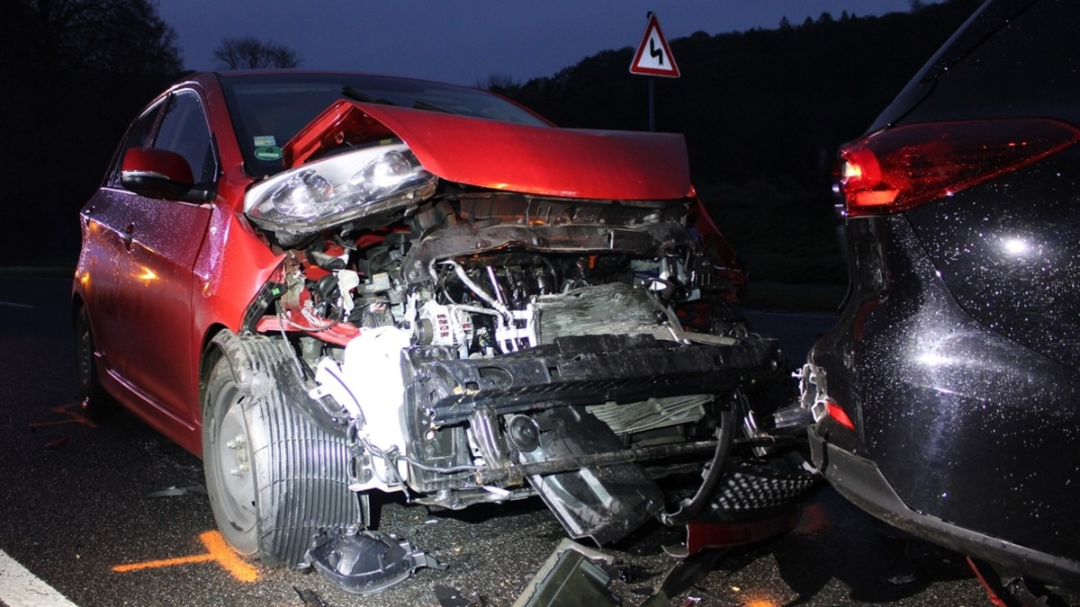 POL-RBK: Odenthal - Zwei Leichtverletzte bei Auffahrunfall auf der L 101 - Foto: presseportal.de