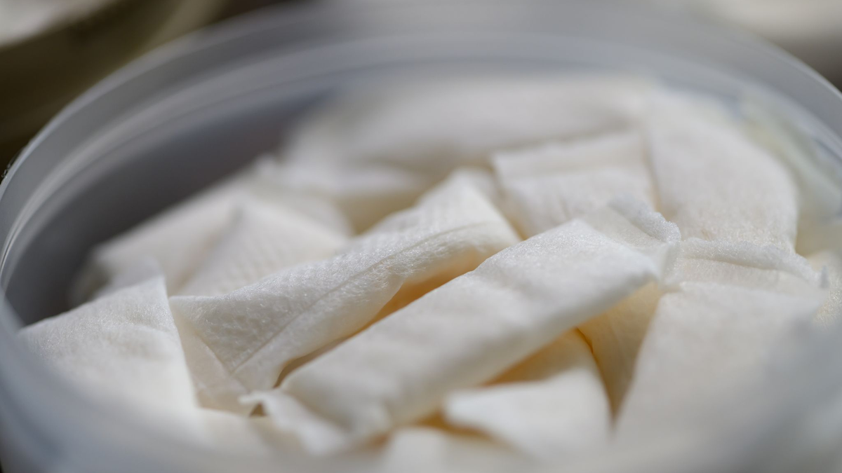 Nikotinbeutel werden laut der französischen Gesundheitsministerin besonders an Jugendliche vermarktet. (Illustration) - Foto: Robert Michael/dpa