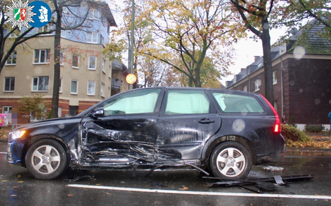 POL-DU: Alt-Homberg: Kollision im Kreuzungsbereich - Zwei Verletzte - Foto: presseportal.de
