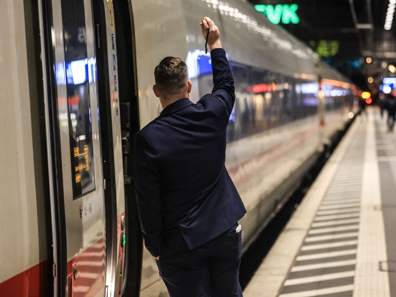 Trotz der schwierigen Lage geben die Bahn-Beschäftigten ihr Bestes. (Archivbild) - Foto: Oliver Berg/dpa