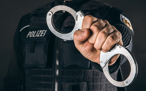 Bundespolizeidirektion München: Vier Haftbefehle an einem Wochenende/ Lindauer Bundespolizei bringt Moped-Dieb hinter Gitter - Foto: presseportal.de