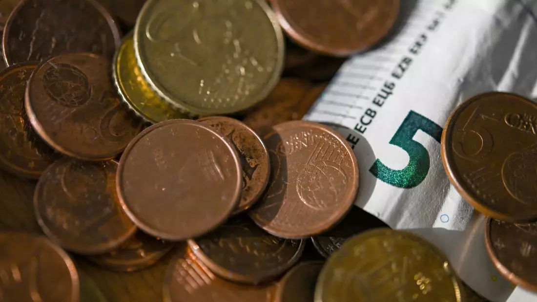 Die Inflation in Deutschland belastet viele Verbraucher. (Symbolbild) - Bild: Marijan Murat/dpa