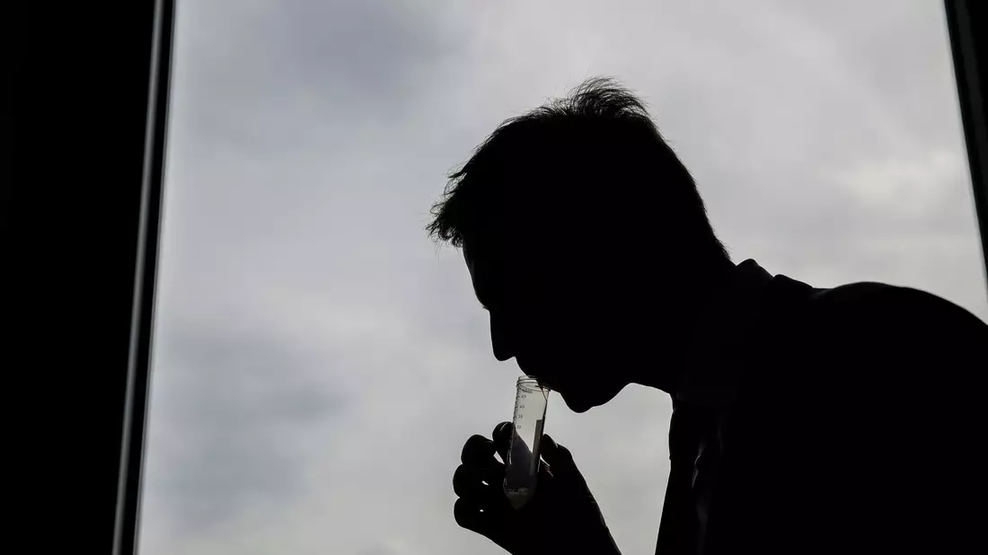 Im Speichel können viele Hormone nachgewiesen werden. (Archivbild) - Bild: Luca Bruno/AP/dpa