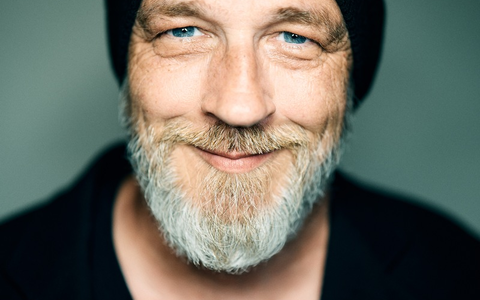 Ein Abend im Zeichen der Hoffnung: Exklusive Interview-Gelegenheit mit Torsten Sträter und Betty Taube zur psychischen Gesundheit von Kindern - Foto: presseportal.de