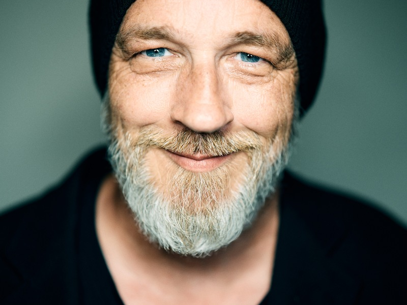 Ein Abend im Zeichen der Hoffnung: Exklusive Interview-Gelegenheit mit Torsten Sträter und Betty Taube zur psychischen Gesundheit von Kindern - Foto: presseportal.de