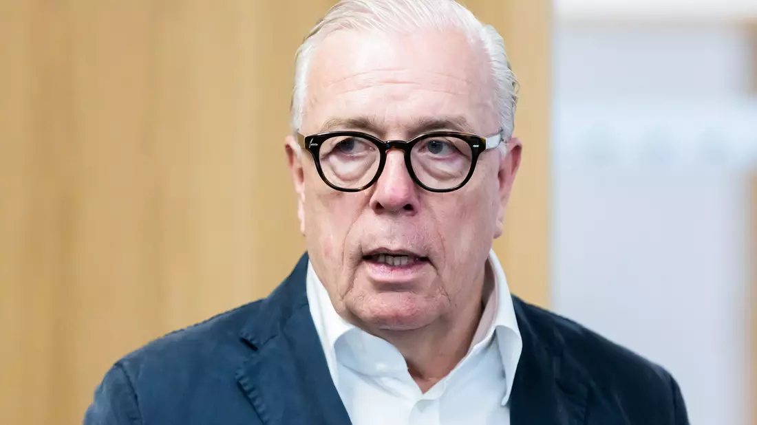 Ärztepräsident Klaus Reinhardt kann sich Krankschreibungen auch nur für einige Stunden am Tag vorstellen. (Archivbild) - Bild: Christoph Soeder/dpa
