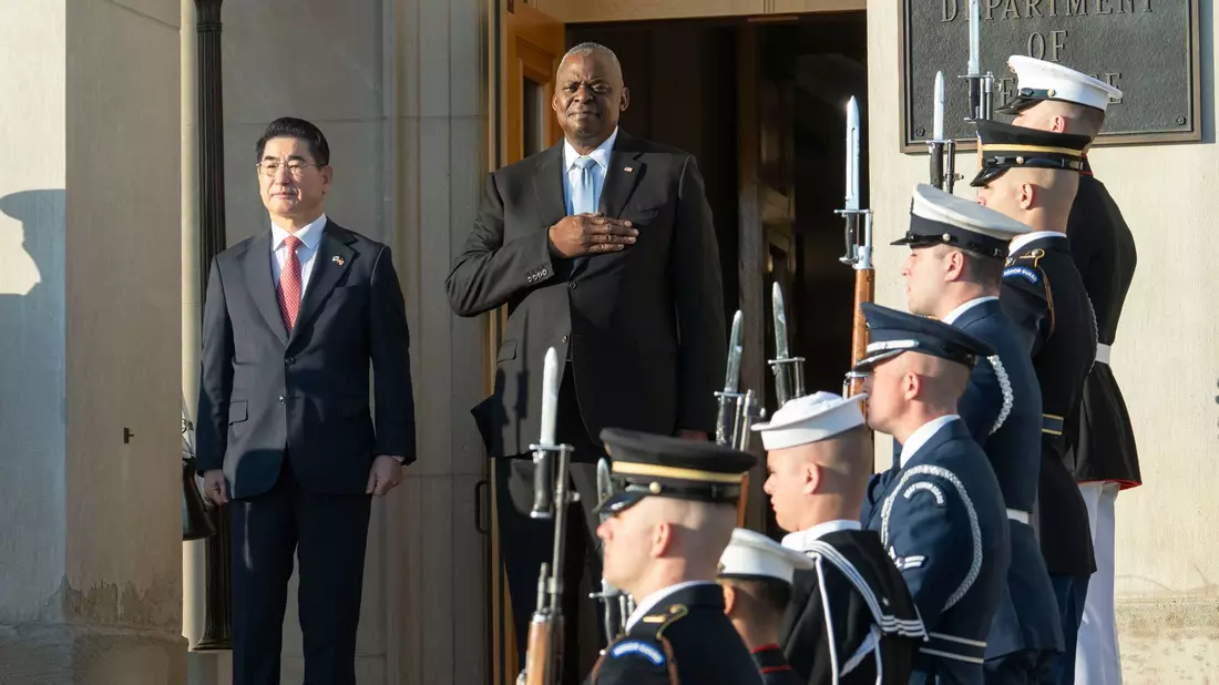 Die USA haben Hinweise, dass Russland erste Soldaten aus Nordkorea in Richtung Kriegsgebiet mit der Ukraine verlegt. - Bild: Kevin Wolf/FR33460 AP/AP