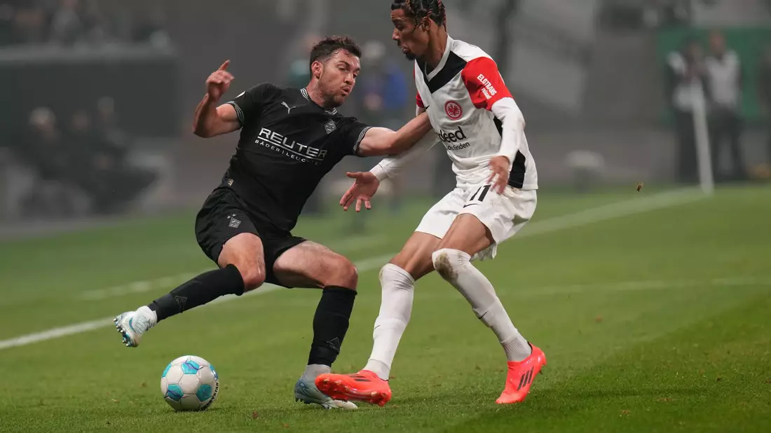 Trotz Unterzahl schafft es die Eintracht ins Achtelfinale des DFB-Pokals. - Bild: Thomas Frey/dpa