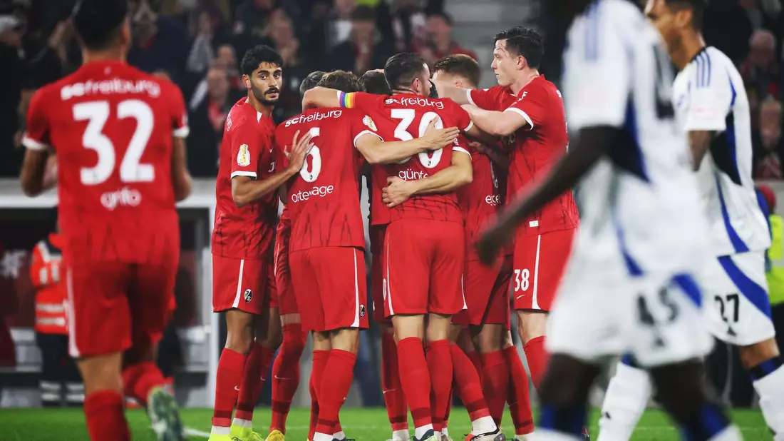 Der SC Freiburg setzt sich gegen den zweitklassigen Hamburger SV durch. - Bild: Philipp von Ditfurth/dpa