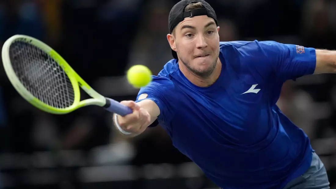 Alexander Zverev ist in Paris weiter auf Siegkurs. - Bild: Michel Euler/AP/dpa