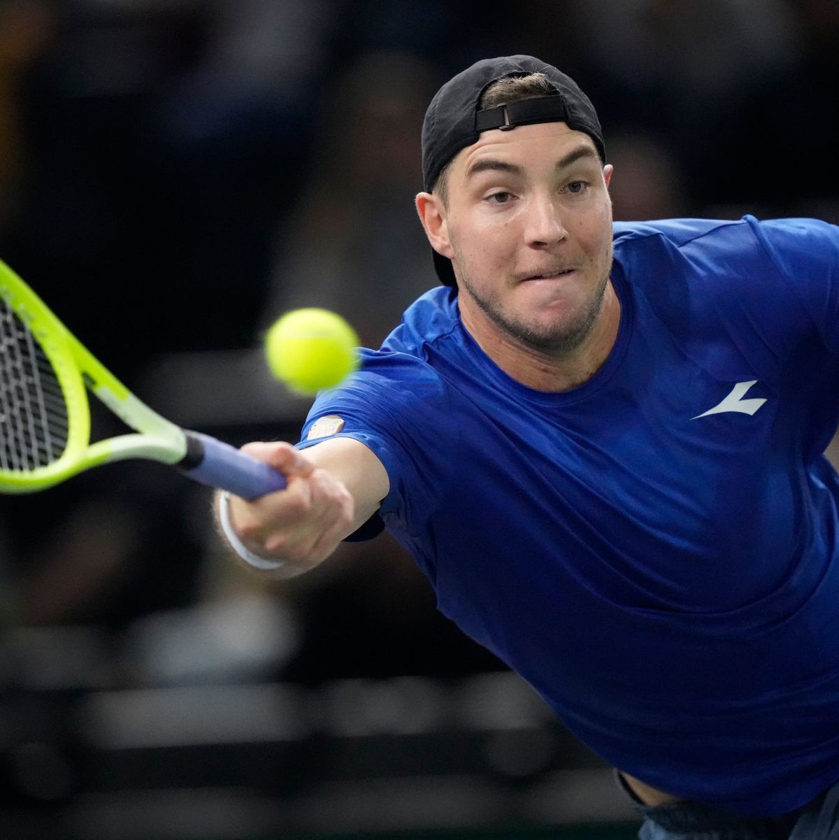 Jan-Lennard Struff wird Ende November für die deutsche Tennis-Auswahl bei der Davis-Cup-Endrunde in Malaga dabei sein. - Foto: Michel Euler/AP/dpa