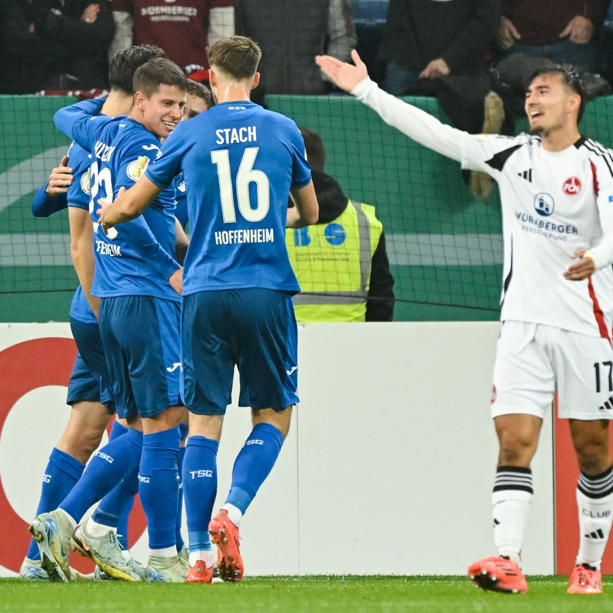Ist ein Fan des VAR: Nürnbergs Trainer Miroslav Klose. - Foto: Uwe Anspach/dpa