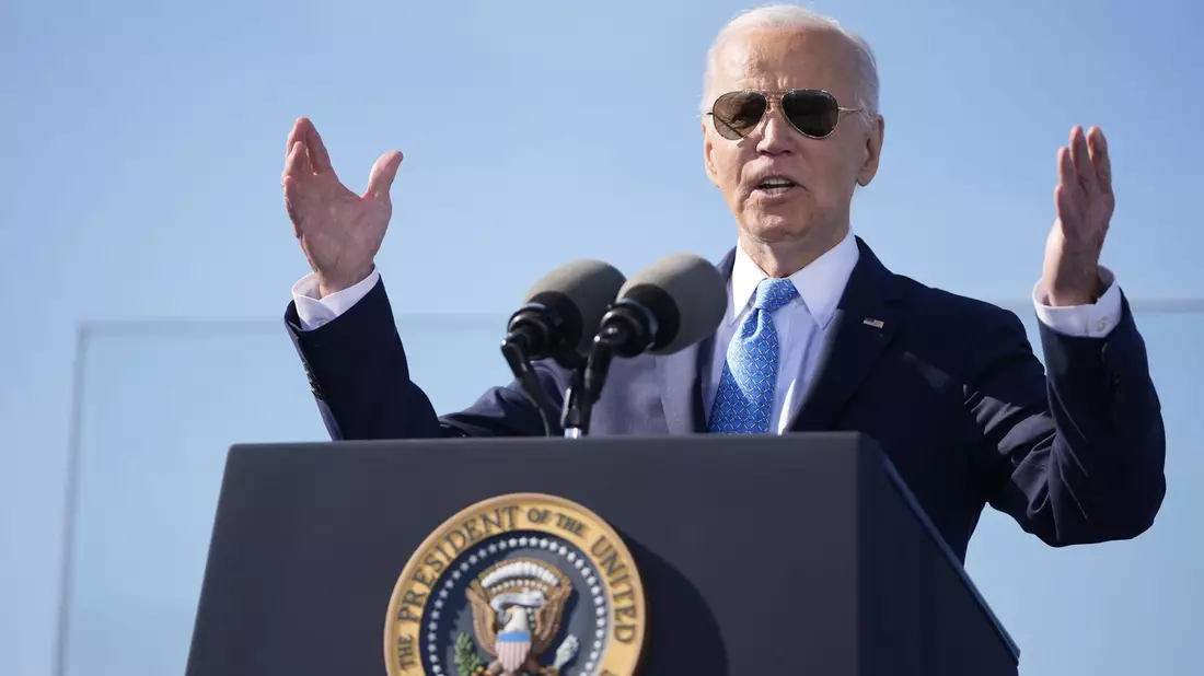 Der Demokrat Biden will es bei der Amtseinführung anders halten als sein republikanischer Vorgänger Trump. (Archivbild) - Bild: Mark Schiefelbein/AP