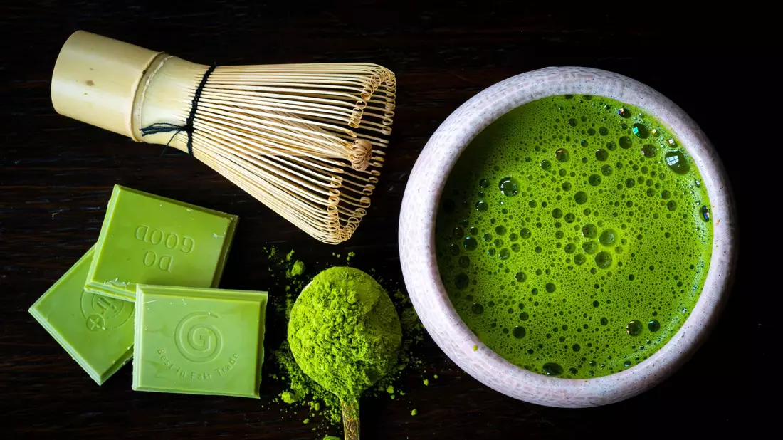Die Importmenge von Matcha nach Deutschland ist deutlich gestiegen. (Symbolbild) - Bild: Sina Schuldt/dpa