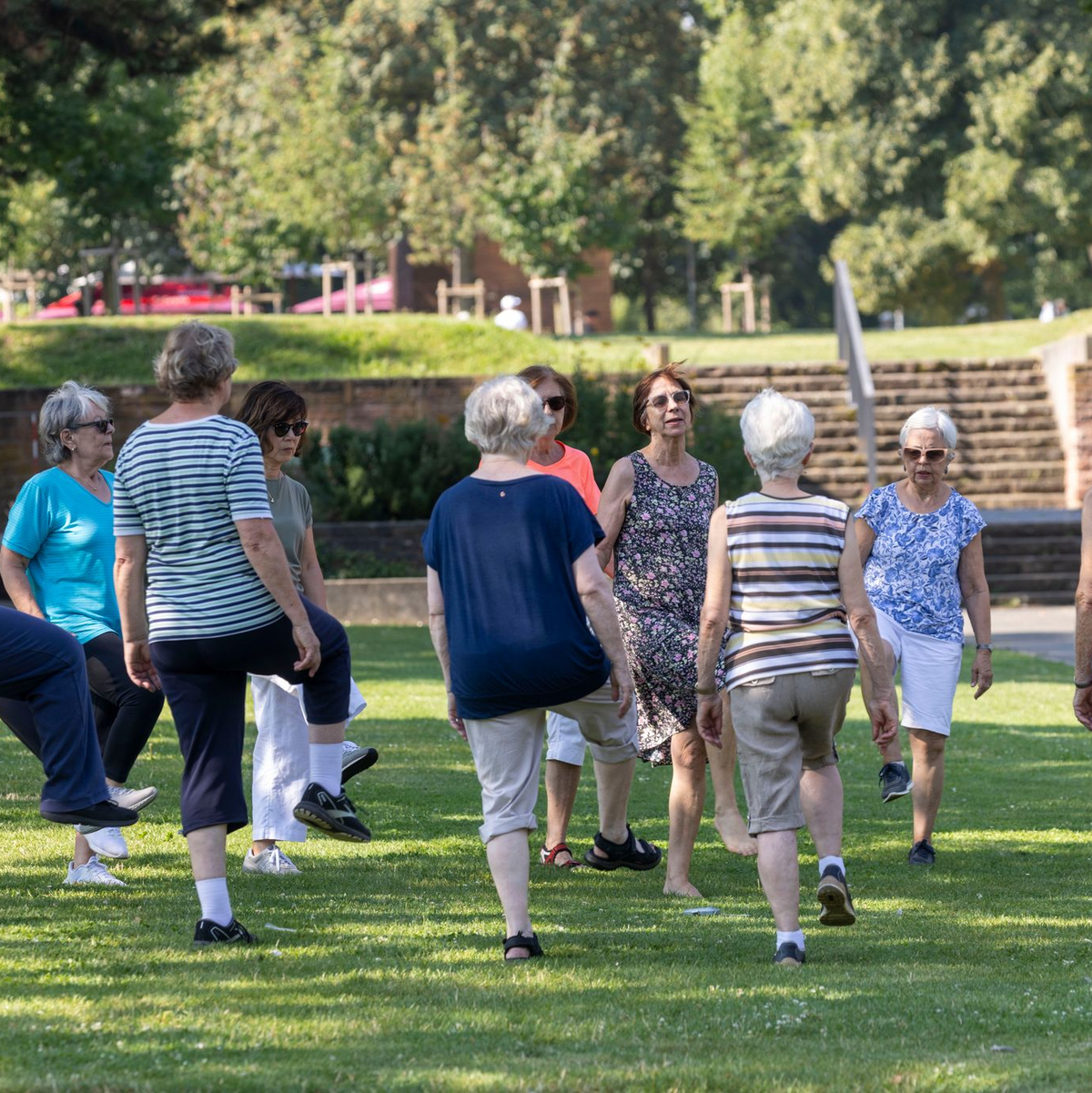  Bewegung, die multidirektional und dynamisch-federnd ist, tut laut einem Fachmann den Faszien gut. (Archivbild) - Foto: Helmut Fricke/dpa