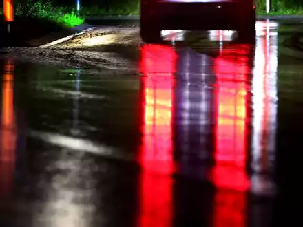 Die Autoversicherung ist derzeit teuer wie nie. - Foto: Karl-Josef Hildenbrand/dpa