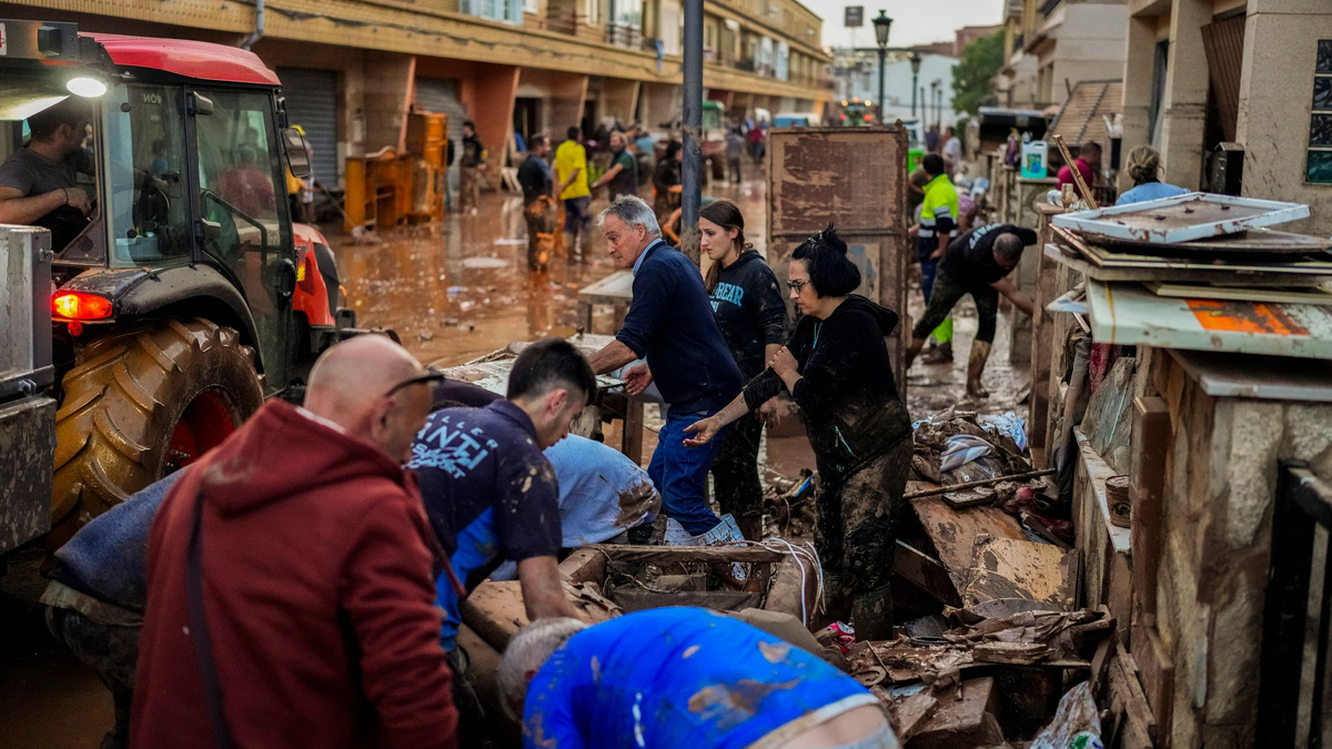 Ministerpräsident Sánchez will heute in die Region reisen (Foto aktuell). - Foto: Manu Fernandez/AP/dpa