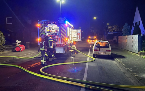 FW-WAF: Gartenlaube in Vollbrand - Foto: presseportal.de