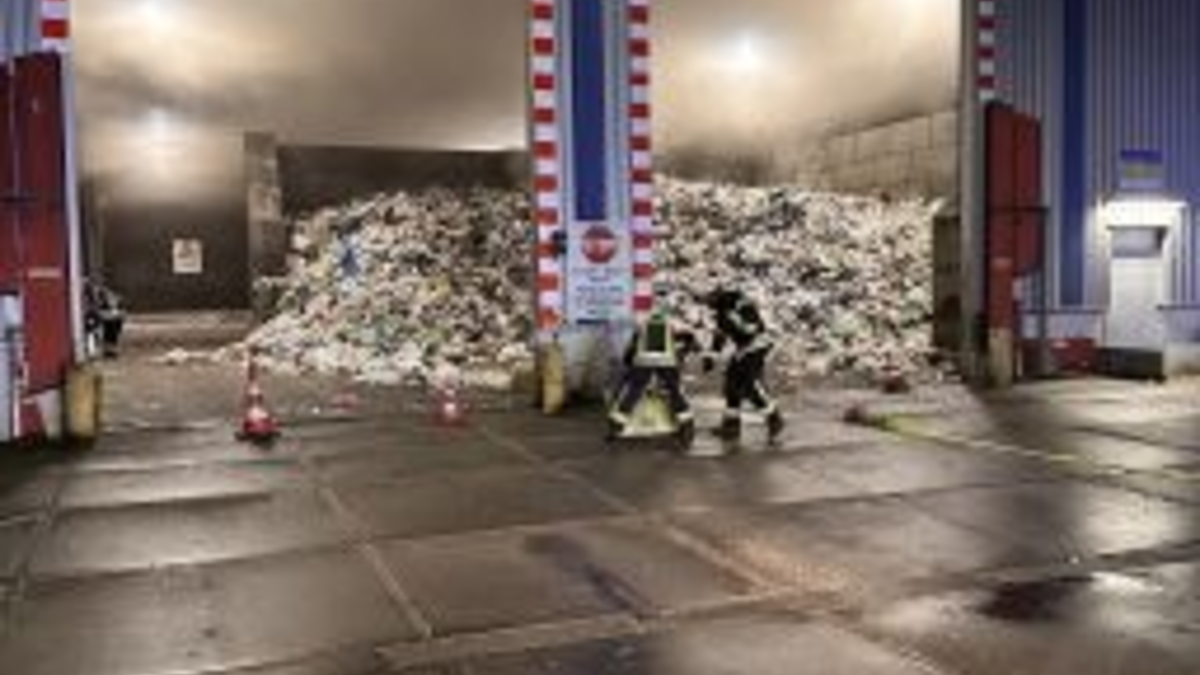 FW-MH: Brand in einem Entsorgungsbetrieb - Foto: presseportal.de