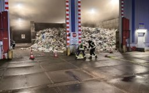 FW-MH: Brand in einem Entsorgungsbetrieb - Foto: presseportal.de