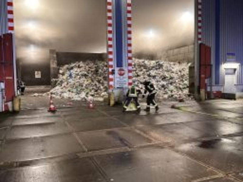 FW-MH: Brand in einem Entsorgungsbetrieb - Foto: presseportal.de