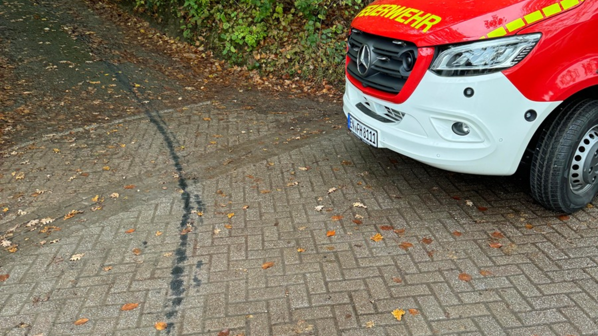 FW-EN: Feuerwehr kam kaum zur Ruhe: 10 Einsätze in 24 Stunden - Feuerwehr nachts im Dauereinsatz - Tagsüber primär mit Ölspuren beschäftigt. - Foto: presseportal.de