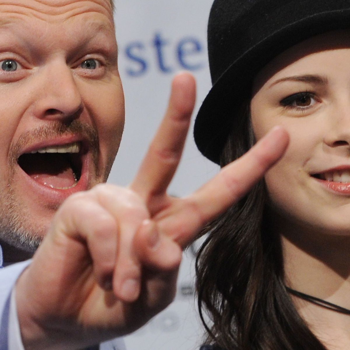 Früher stand Deutschland besser da: Stefan Raab im Jahr 2010 mit ESC-Siegerin Lena Meyer-Landrut. (Archivbild) - Foto: Julian Stratenschulte/dpa