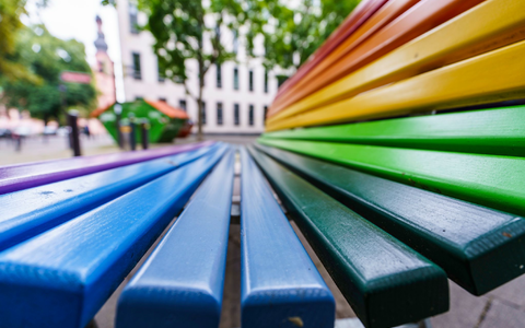 Mit dem neuen Selbstbestimmungsgesetz können Menschen ihren Vornamen und ihren Geschlechtseintrag einfacher ändern. (Symbolbild) - Foto: Andreas Arnold/dpa Mit dem neuen Selbstbestimmungsgesetz können Menschen ihren Vornamen und ihren Geschlechtseintrag einfacher ändern. (Symbolbild) - Foto: Andreas Arnold/dpa