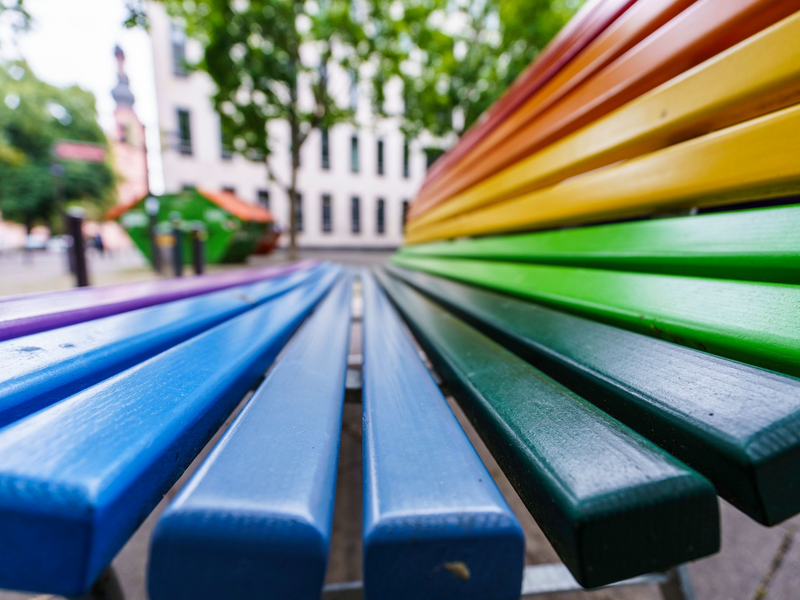 Mit dem neuen Selbstbestimmungsgesetz können Menschen ihren Vornamen und ihren Geschlechtseintrag einfacher ändern. (Symbolbild) - Foto: Andreas Arnold/dpa