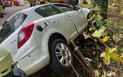 FW-OLL: Verkehrsunfall auf der Wildeshauser Straße: Feuerwehr befreit eingeschlossene Person - Foto: presseportal.de