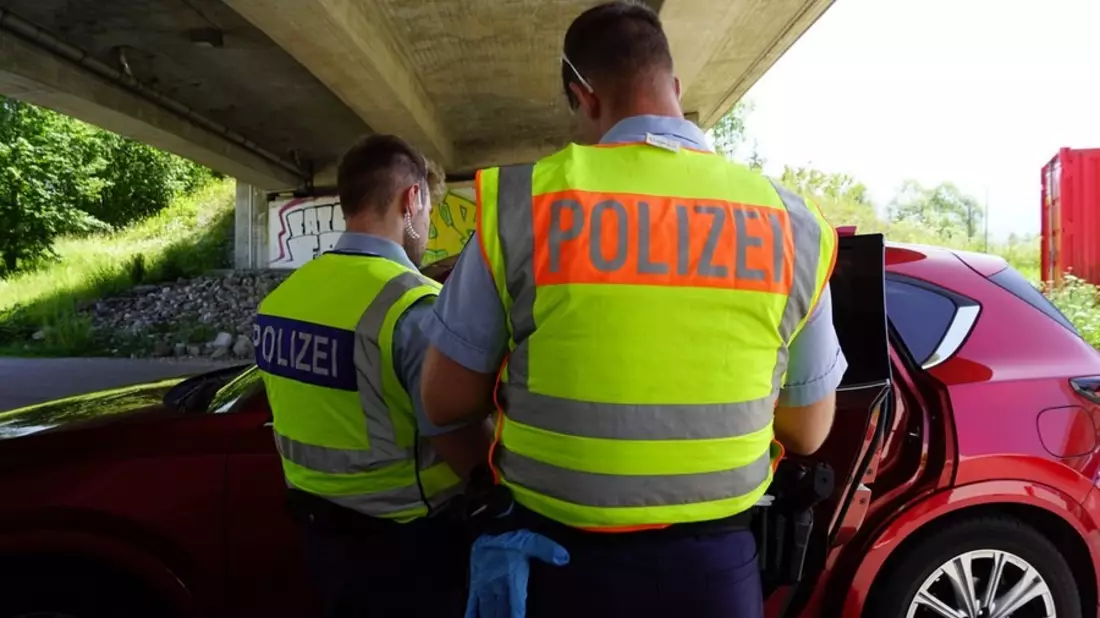 Bundespolizeidirektion München: Unerlaubter Verwandtschaftsdienst/ Bundespolizei bringt Migranten in Haft - Bild: presseportal.de