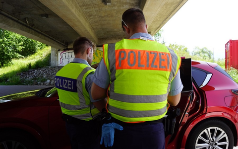 Bundespolizeidirektion München: Unerlaubter Verwandtschaftsdienst/ Bundespolizei bringt Migranten in Haft - Foto: presseportal.de