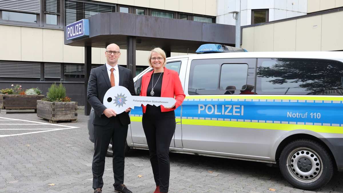 POL-OF: Führungswechsel bei der Polizeidirektion Main-Kinzig: Martin Nickl ist neuer Leiter / Verabschiedung seiner Vorgängerin Ute Jacobs - Foto: presseportal.de