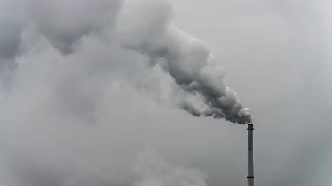 Die Treibhausgasemissionen in der EU sind 2023 zurückgegangen. (Symbolbild) - Bild: Armin Weigel/dpa
