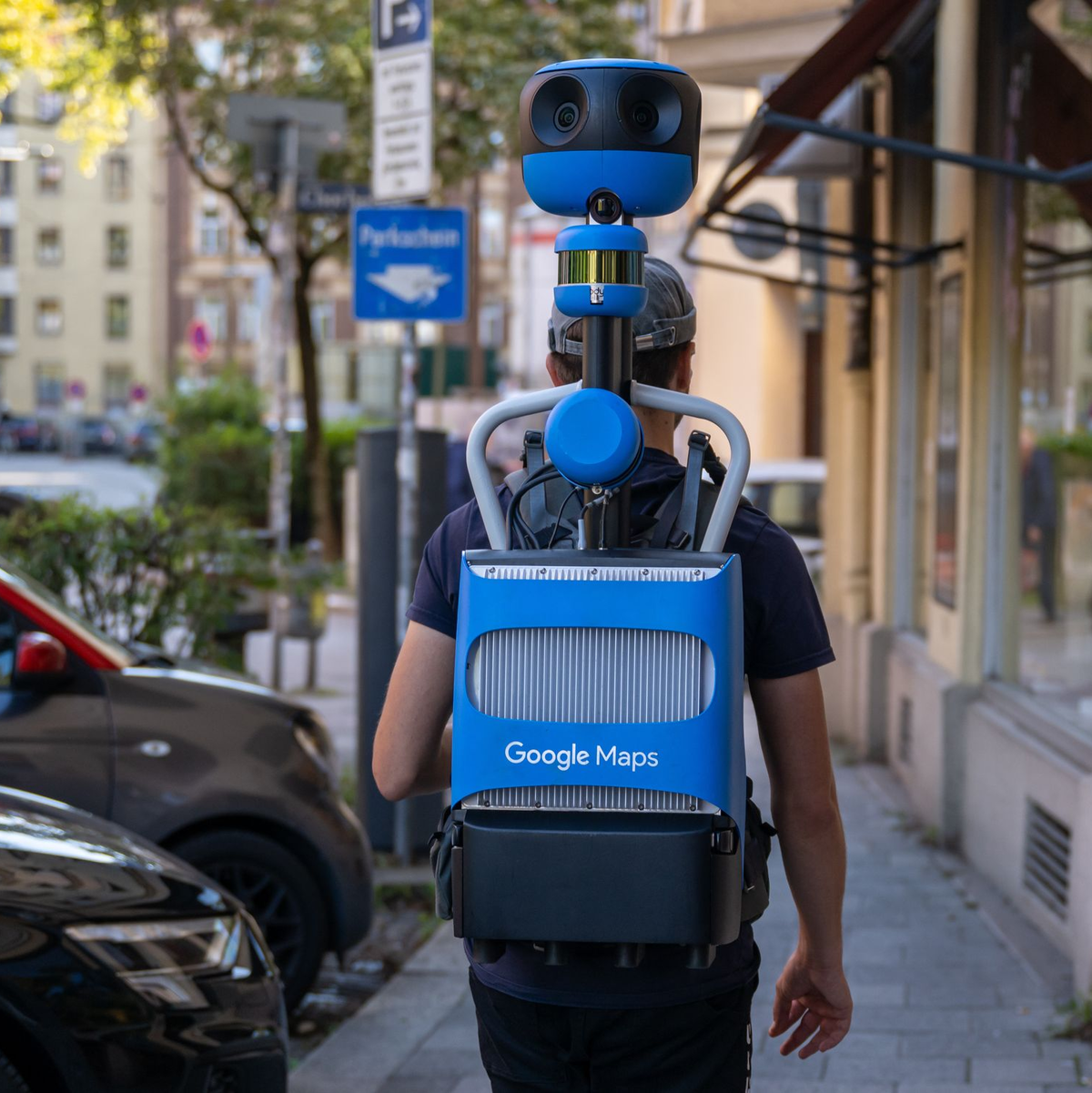 Bei der Erfassung der Daten und Bilder für Google Maps hat Google nicht nur auf Kameraautos und Fußgänger gesetzt, sondern auch auf Schneemobile, Boote, Schafe, Kamele und sogar Pfadfindergruppen. - Foto: Peter Kneffel/dpa