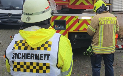 FW Ratingen: Acht neue Ausbilder für Hubrettungsfahrzeuge! - Foto: presseportal.de