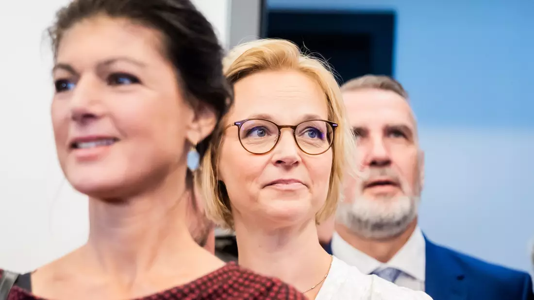 Sahra Wagenknecht ist unzufrieden mit dem Agieren der Thüringer Parteispitze Katja Wolf und Steffen Schütz. (Archivbild) - Bild: Christoph Soeder/dpa