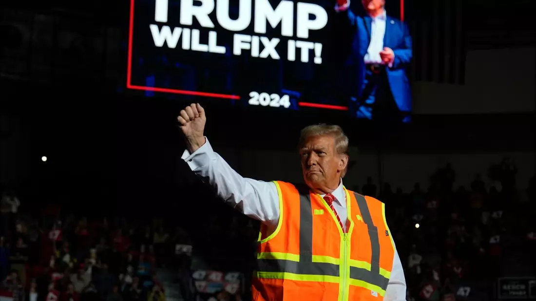 Trump fällt im Wahlkampf immer wieder mit Rassismus und Sexismus auf.  - Bild: Julia Demaree Nikhinson/AP/dpa