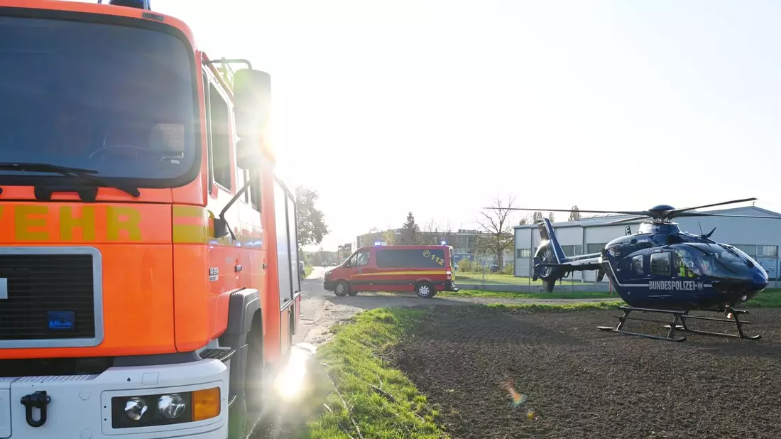 FW Pulheim: Betriebsunfall im Gewerbegebiet Brauweiler - Bild: presseportal.de