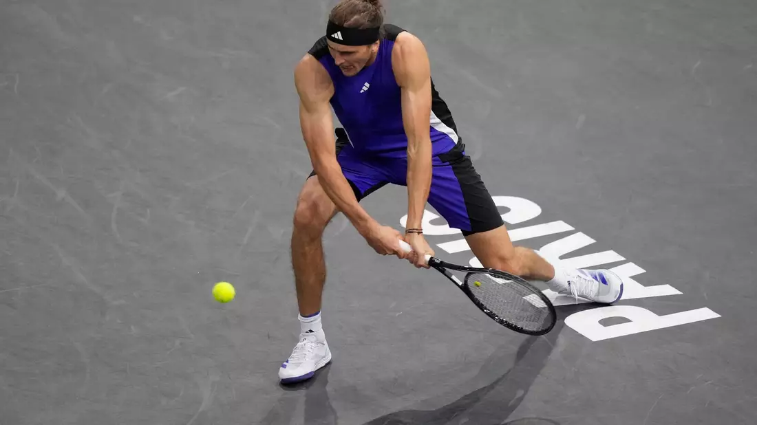 Tennisstar Alexander Zverev gewinnt sein Achtelfinalmatch beim Tennisturnier in Paris. - Bild: Michel Euler/AP