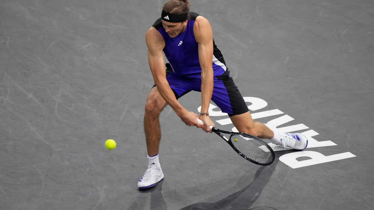 Tennisstar Alexander Zverev gewinnt sein Achtelfinalmatch beim Tennisturnier in Paris. - Foto: Michel Euler/AP