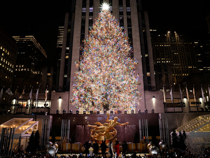 Weihnachten in New York: Die Ferien für Schülerinnen und Schüler beginnen dank eines Zwölfjährigen nun früher und nicht erst am 24. Dezember (Foto: Illustration) - Foto: John Minchillo/AP/dpa