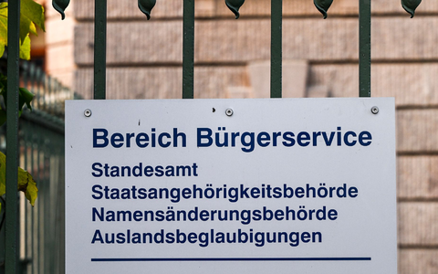 Hier können Vornamen und Geschlechtseinträge geändert werden: im Standesamt. (Symbolbild) - Foto: Jens Kalaene/dpa Hier können Vornamen und Geschlechtseinträge geändert werden: im Standesamt. (Symbolbild) - Foto: Jens Kalaene/dpa