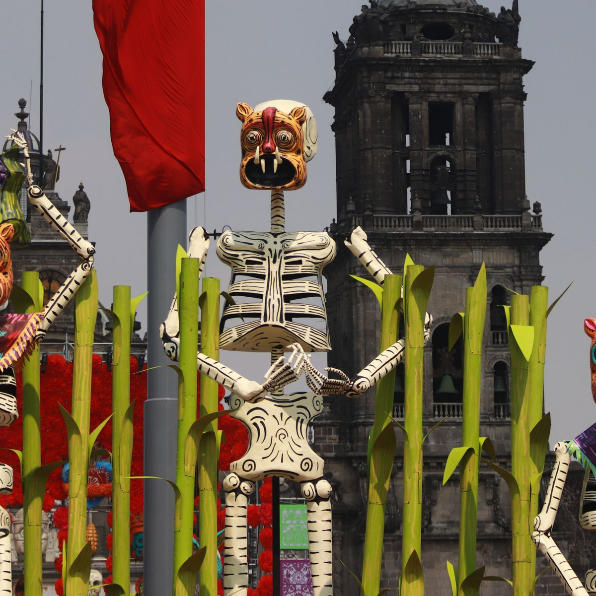 Die Feierlichkeiten zum Tag der Toten werden immer größer. Tausende von Touristen kommen zu dieser Jahreszeit nach Mexiko. - Foto: Carlos Santiago/eyepix via ZUMA Press Wire/dpa