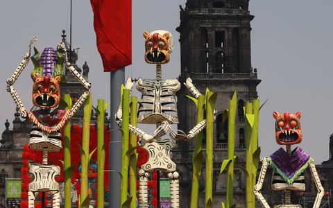 Die Feierlichkeiten zum Tag der Toten werden immer größer. Tausende von Touristen kommen zu dieser Jahreszeit nach Mexiko. - Foto: Carlos Santiago/eyepix via ZUMA Press Wire/dpa